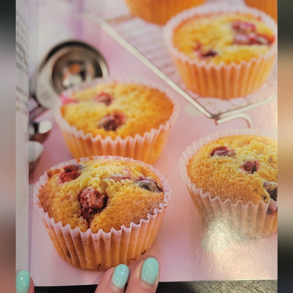 Muffins & Bakes Recipe Book - Picture 4 of 4